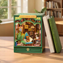 Laden Sie das Bild in den Galerie-Viewer, Book Nook - Ruhige Eckstudie Figured'Art