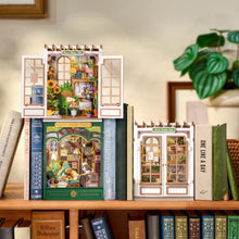 Laden Sie das Bild in den Galerie-Viewer, Book Nook - Geheime Blütenecke