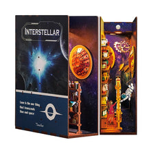 Laden Sie das Bild in den Galerie-Viewer, Book Nook - Interstellar