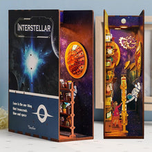 Laden Sie das Bild in den Galerie-Viewer, Book Nook - Interstellar