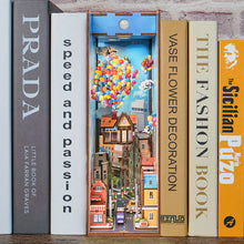 Laden Sie das Bild in den Galerie-Viewer, Book Nook - Reise mit dem Wind