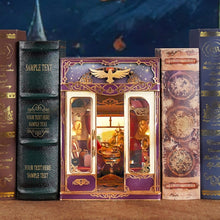 Laden Sie das Bild in den Galerie-Viewer, Book Nook - Magische Reise