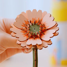 Laden Sie das Bild in den Galerie-Viewer, 3D Puzzle - Hellorangefarbene Gerbera