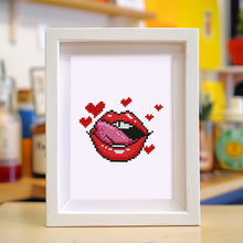 Laden Sie das Bild in den Galerie-Viewer, Mini Diamond Painting 15x20 cm (2 Stück) - Rote Lippen und Beerenkuchen