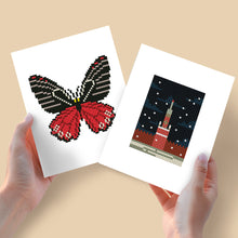 Laden Sie das Bild in den Galerie-Viewer, Mini Diamond Painting 15x20 cm (2 Stück) - Schmetterling trifft Turm