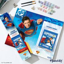 Laden Sie das Bild in den Galerie-Viewer, Superman laufend
