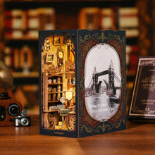 Laden Sie das Bild in den Galerie-Viewer, Book Nook - Dunkelkammer Figured'Art