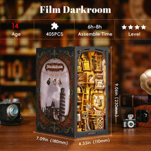 Laden Sie das Bild in den Galerie-Viewer, Book Nook - Dunkelkammer