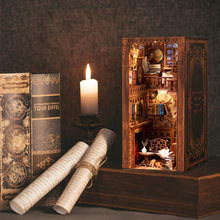 Laden Sie das Bild in den Galerie-Viewer, Book Nook - Ewiger Buchladen