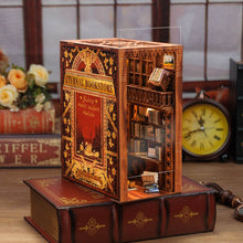 Laden Sie das Bild in den Galerie-Viewer, Book Nook - Ewiger Buchladen