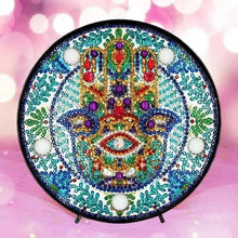 Laden Sie das Bild in den Galerie-Viewer, LED-Lampe Diamond Painting Hamsa-Hand