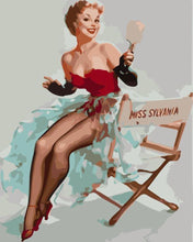 Laden Sie das Bild in den Galerie-Viewer, Miss Sylvania Pin-Up-Girl | Figured'Art
