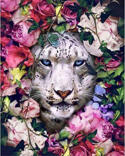 Laden Sie das Bild in den Galerie-Viewer, Malen nach Zahlen für Erwachsene | Weißer Tiger und Blumen | Figured'Art