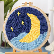 Laden Sie das Bild in den Galerie-Viewer, Punch Needle set Mondsichel in einer blauen Nacht