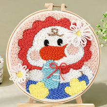 Laden Sie das Bild in den Galerie-Viewer, Punch Needle set Entenbaby in voller Blüte