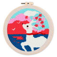 Laden Sie das Bild in den Galerie-Viewer, Punch Needle set Weißes Reh und Sakura