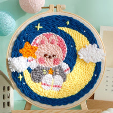 Laden Sie das Bild in den Galerie-Viewer, Punch Needle set Kosmonautenhase auf dem Mond