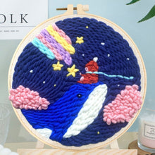 Laden Sie das Bild in den Galerie-Viewer, Punch Needle set Kleines Mädchen und ein Wal bei Nacht