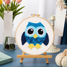 Laden Sie das Bild in den Galerie-Viewer, Punch Needle Blaue Eule