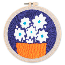 Laden Sie das Bild in den Galerie-Viewer, Punch Needle set Weiße Blumen
