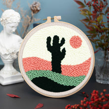 Laden Sie das Bild in den Galerie-Viewer, Punch Needle Wüstenkaktus