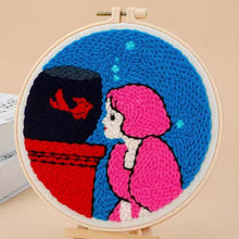 Laden Sie das Bild in den Galerie-Viewer, Punch Needle set Mädchen und ihr Goldfisch