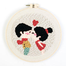 Laden Sie das Bild in den Galerie-Viewer, Punch Needle set Kuss