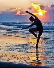 Laden Sie das Bild in den Galerie-Viewer, Malen nach Zahlen für Erwachsene | Ballett auf dem Strand | Figured'Art