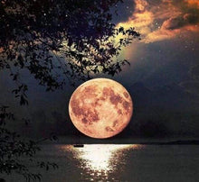 Laden Sie das Bild in den Galerie-Viewer, Diamond Painting, Vollmond