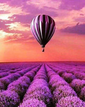 Laden Sie das Bild in den Galerie-Viewer, Diamond Painting, Heißluftballoon über den Felder