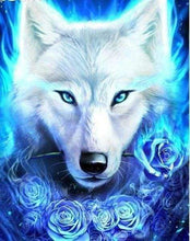 Laden Sie das Bild in den Galerie-Viewer, Diamond Painting, Wolf und blaue Rosen
