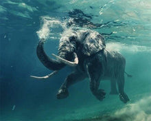 Laden Sie das Bild in den Galerie-Viewer, Malen nach Zahlen für Erwachsene | Schwimmender Elefant im Wasser | Figured'Art