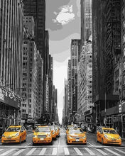 Laden Sie das Bild in den Galerie-Viewer, Malen nach Zahlen für Erwachsene | Moderne Stadt und gelbe Taxis | Figured'Art